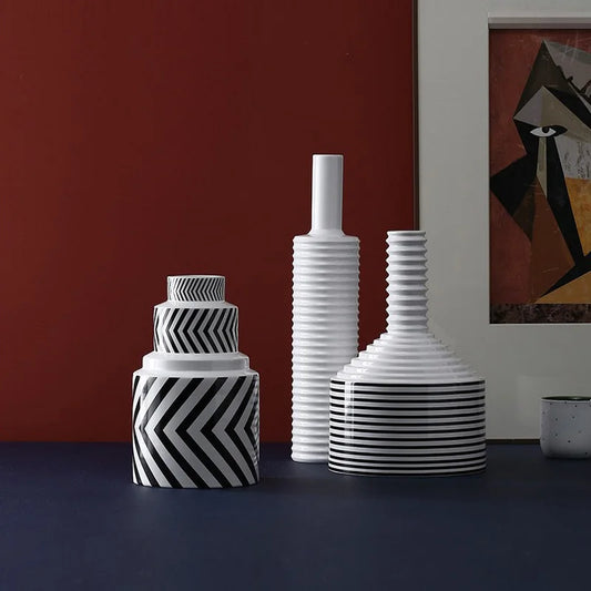 Isla Black and White Vases